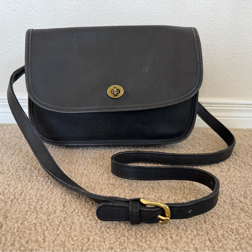Vintage Coach 9790 cross over black purse